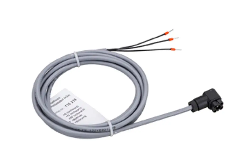 Graues Verbindungskabel von Grünbeck mit einem Stecker und freiliegenden Anschlussdrähten, geeignet für die Störmeldung an einer Pumpe.